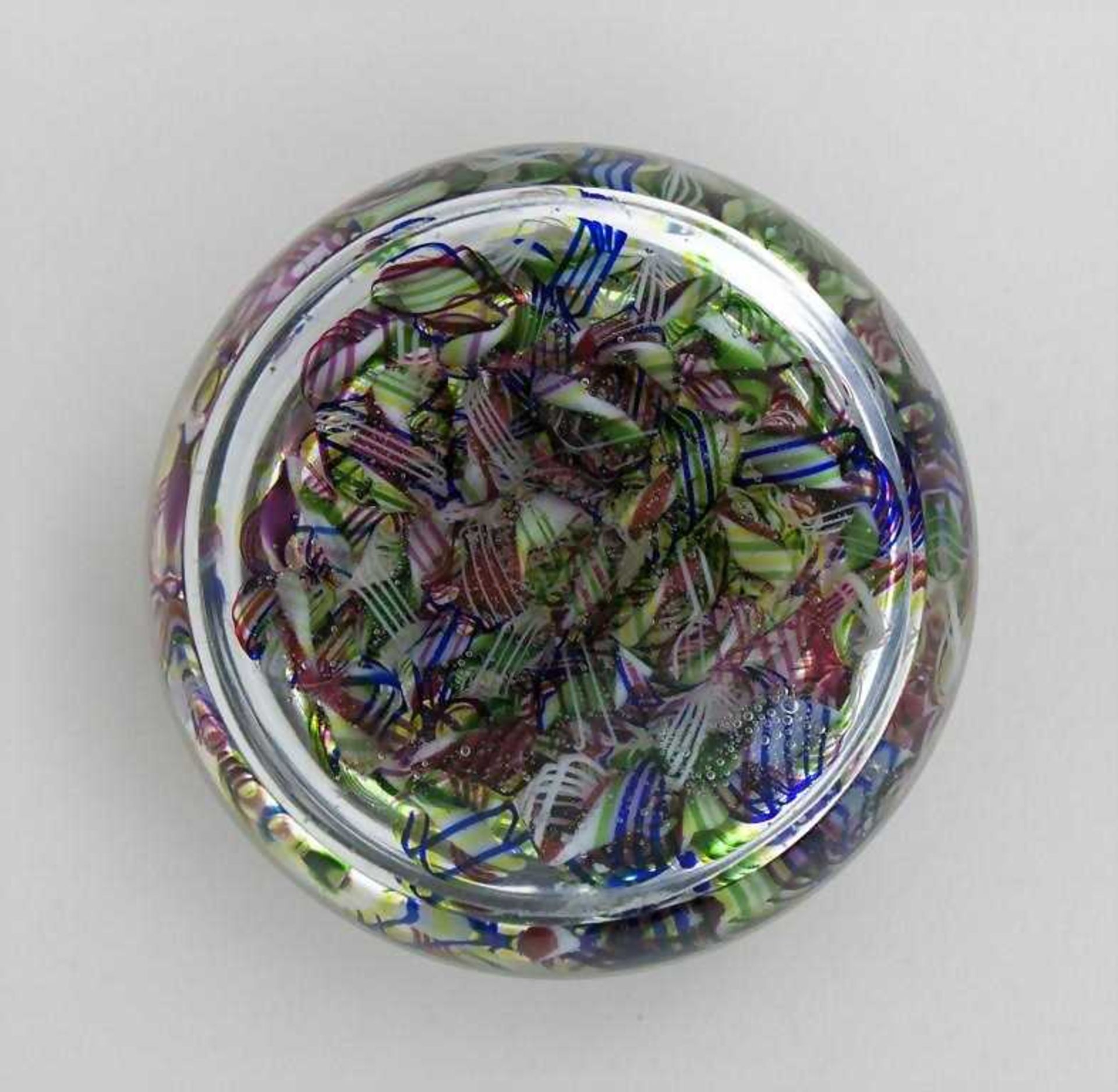 Briefbeschwerer/Paperweight 'End of the day', Baccarat, Anfang 20. Jh. Polster aus dicht - Bild 2 aus 3