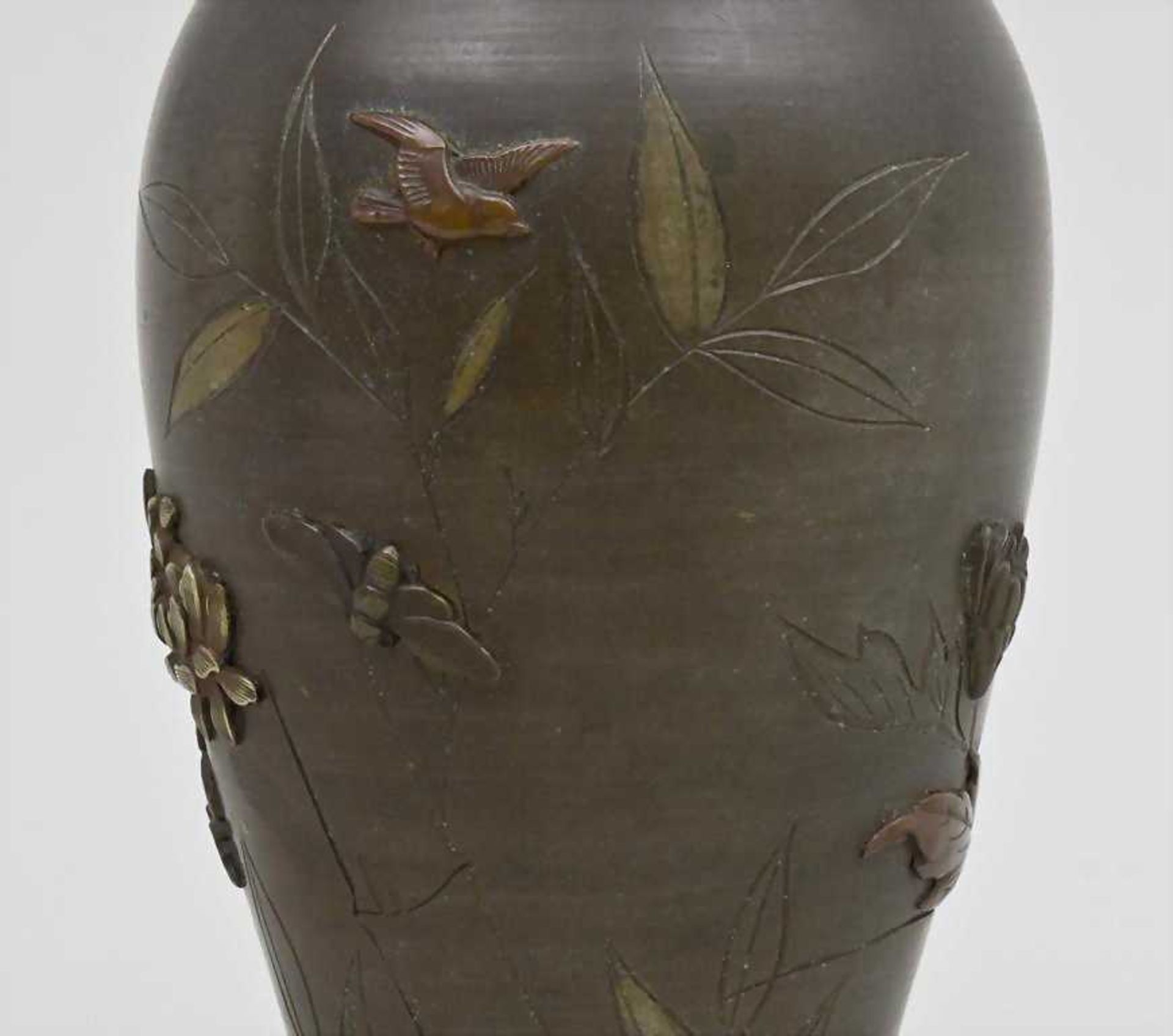 Vase, Meiji-Periode, Japan, Ende 19. Jh. konische Form mit leicht ausgestelltem Rand. Umlaufend sehr - Bild 4 aus 4