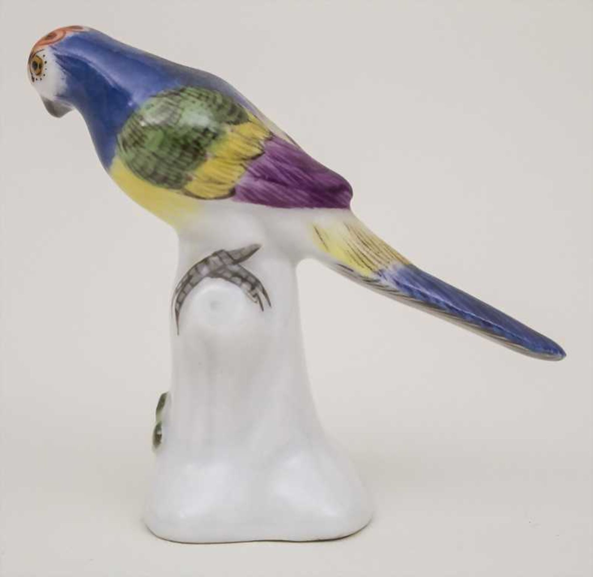 Miniatur-Papagei / Miniature Parrot, Meissen, am 1934 Material: Porzellan, glasiert und farbig - Image 2 of 3