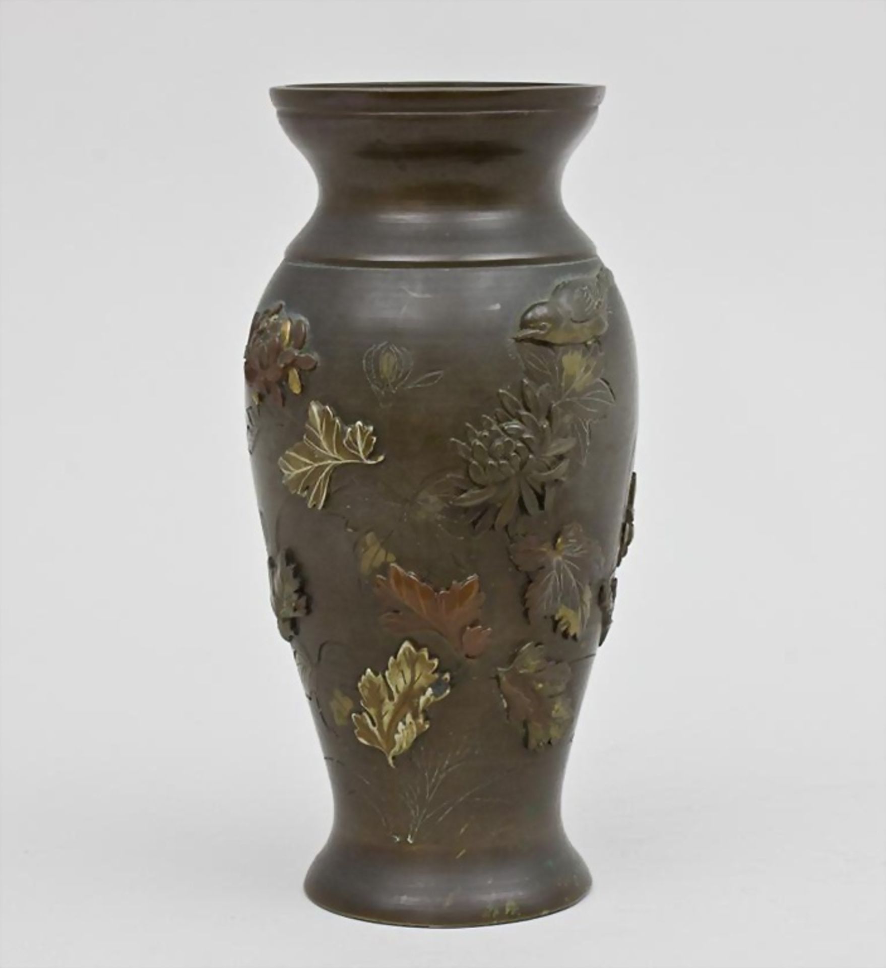 Vase, Meiji-Periode, Japan, Ende 19. Jh. konische Form mit leicht ausgestelltem Rand. Umlaufend sehr