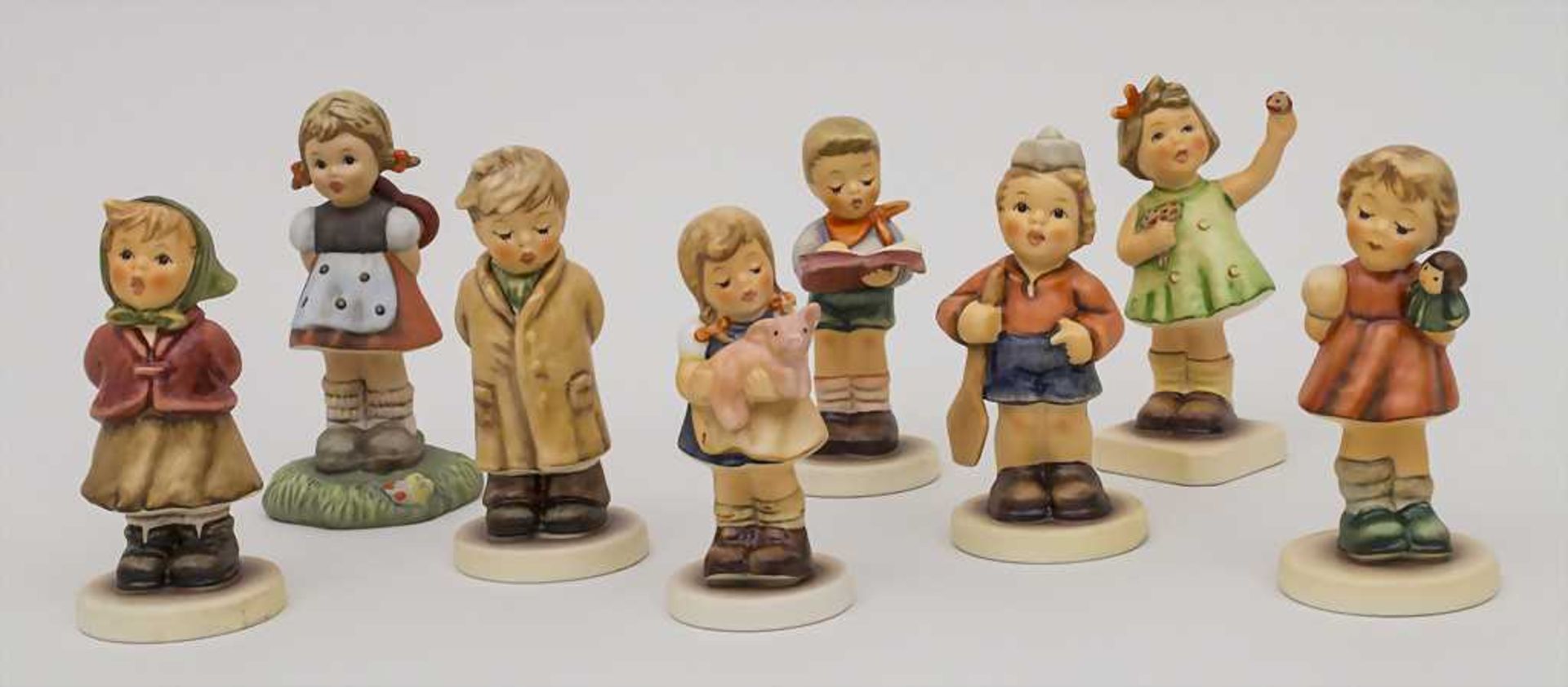 Lot 8 kleine Hummel-Clubfiguren / Small Hummel Figurines, Goebel, Oeslau, 20. Jh. Material: