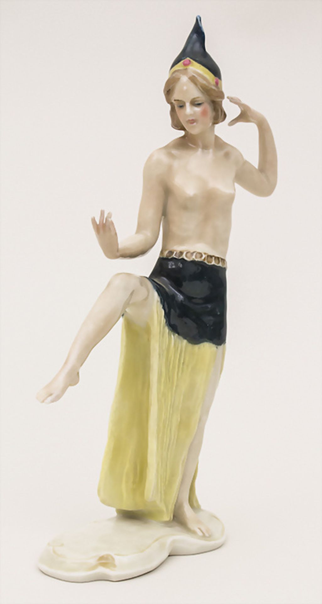 Figur 'Tänzerin' / 'Dancer', Karl Ens, Volkstedt Material: Porzellan, glasiert und farbig staffiert, - Image 3 of 5