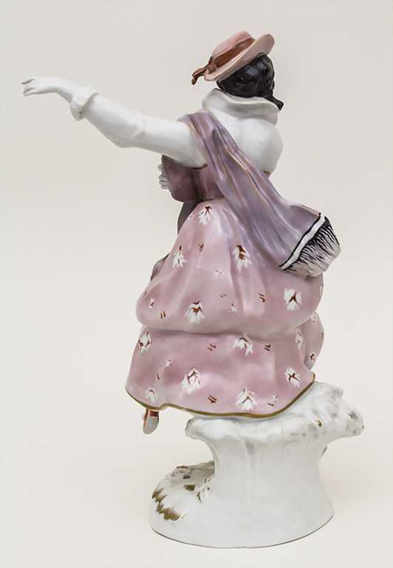 Figur 'Tänzerin mit Hut und Korb' / Figurine 'Dancer with Head and Basket', Karl Ens, Volkstedt, - Image 3 of 5