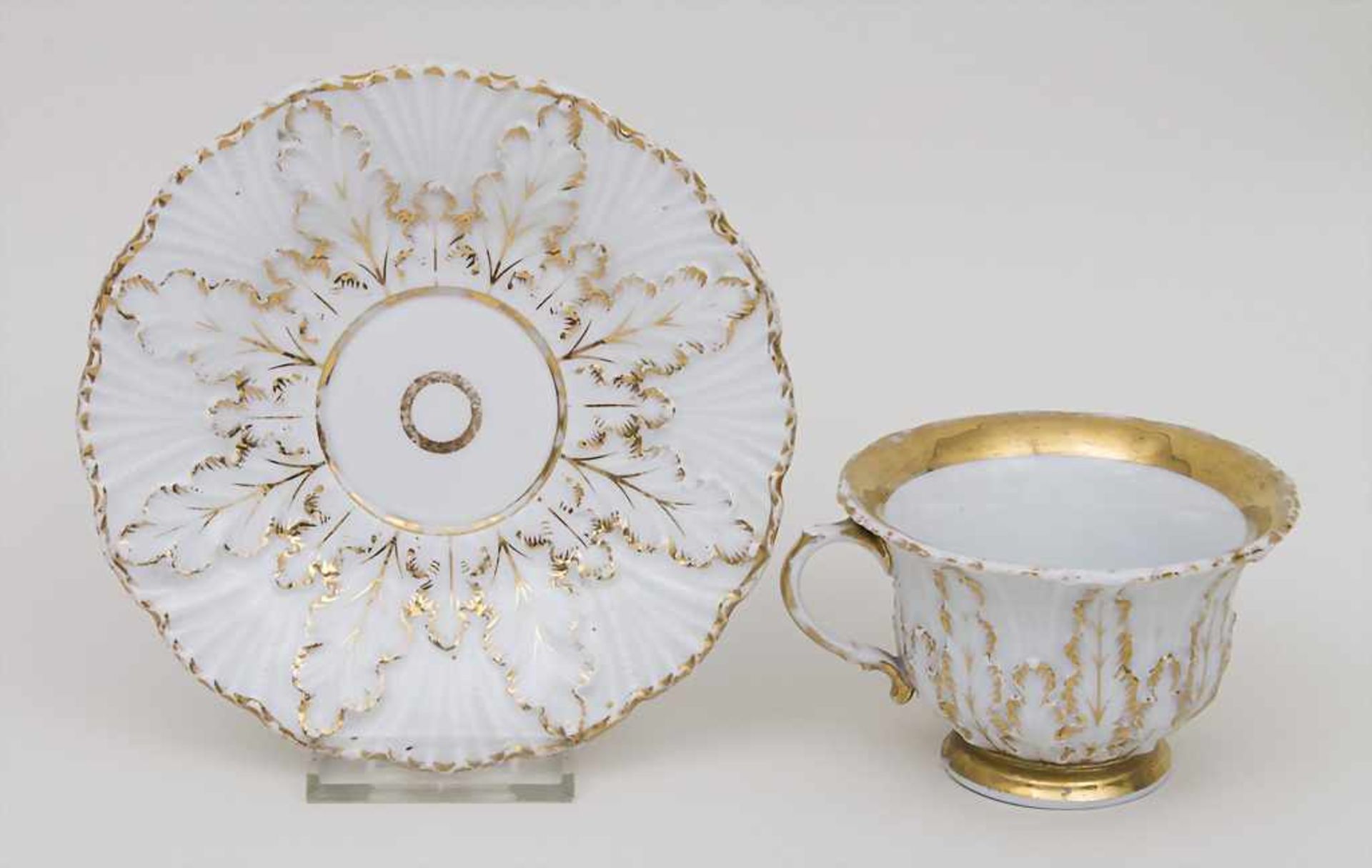 Tasse und Untertasse / Cup and Saucer, Meissen, Anfang 19. Jh. Material: Porzellan, mit Gold - Image 2 of 3