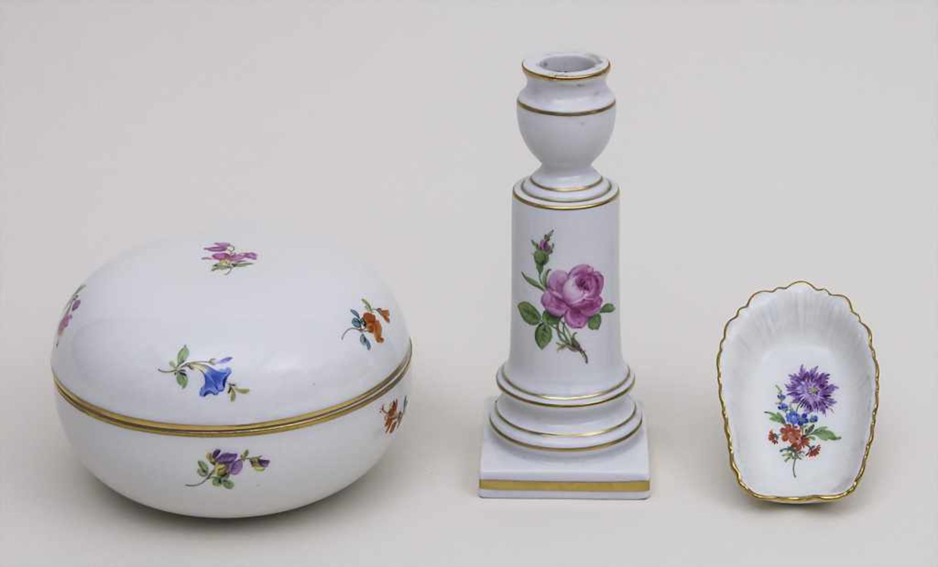 Leuchter, Deckeldose u. Löffelablage / Candleholder, Lidded Box And Spoon Resty, Meissen, Mitte