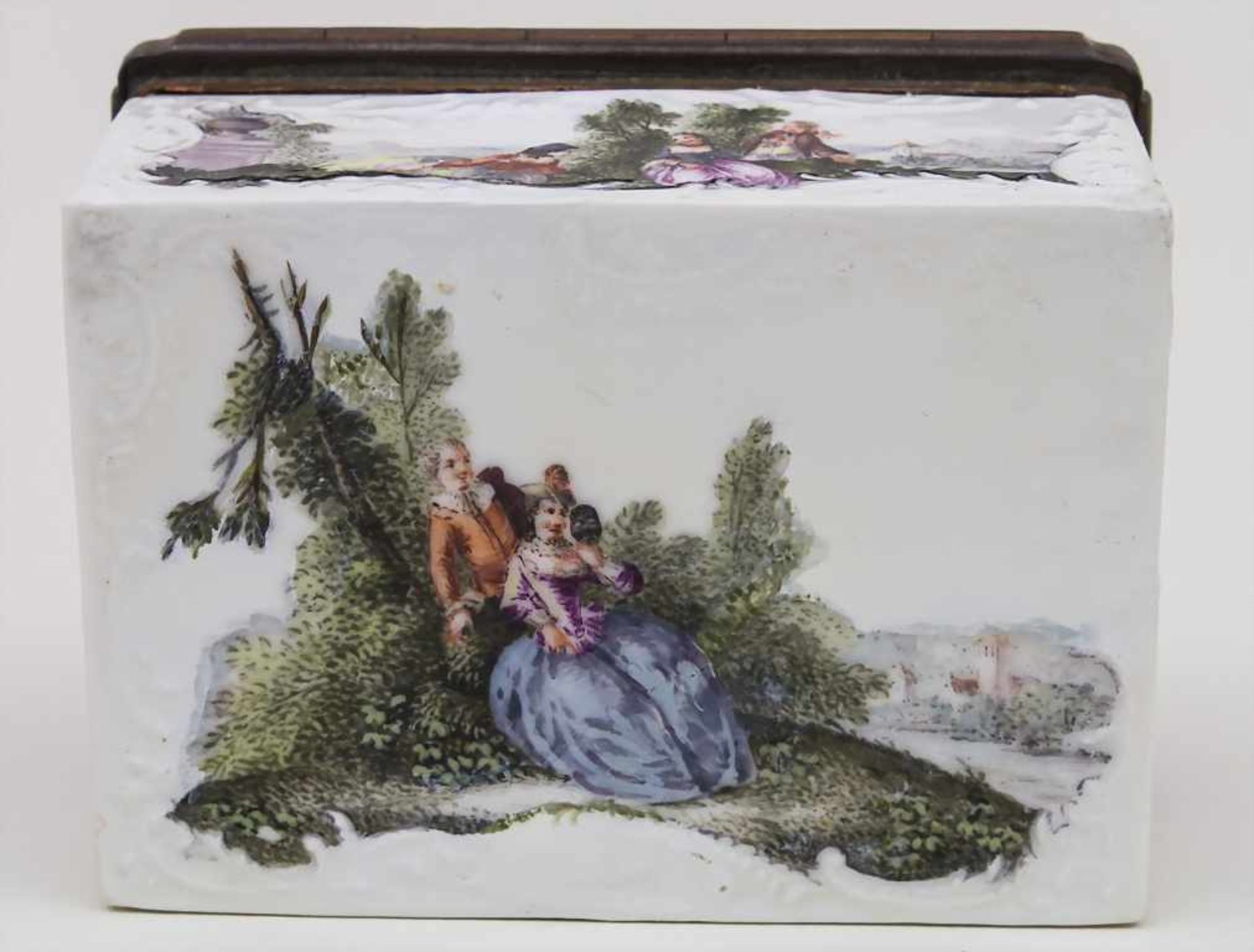 Tabatiere mit feiner Watteaumalerei / A Snuff-box with Watteau Décor, Meissen, um 1765 Material: - Image 4 of 7