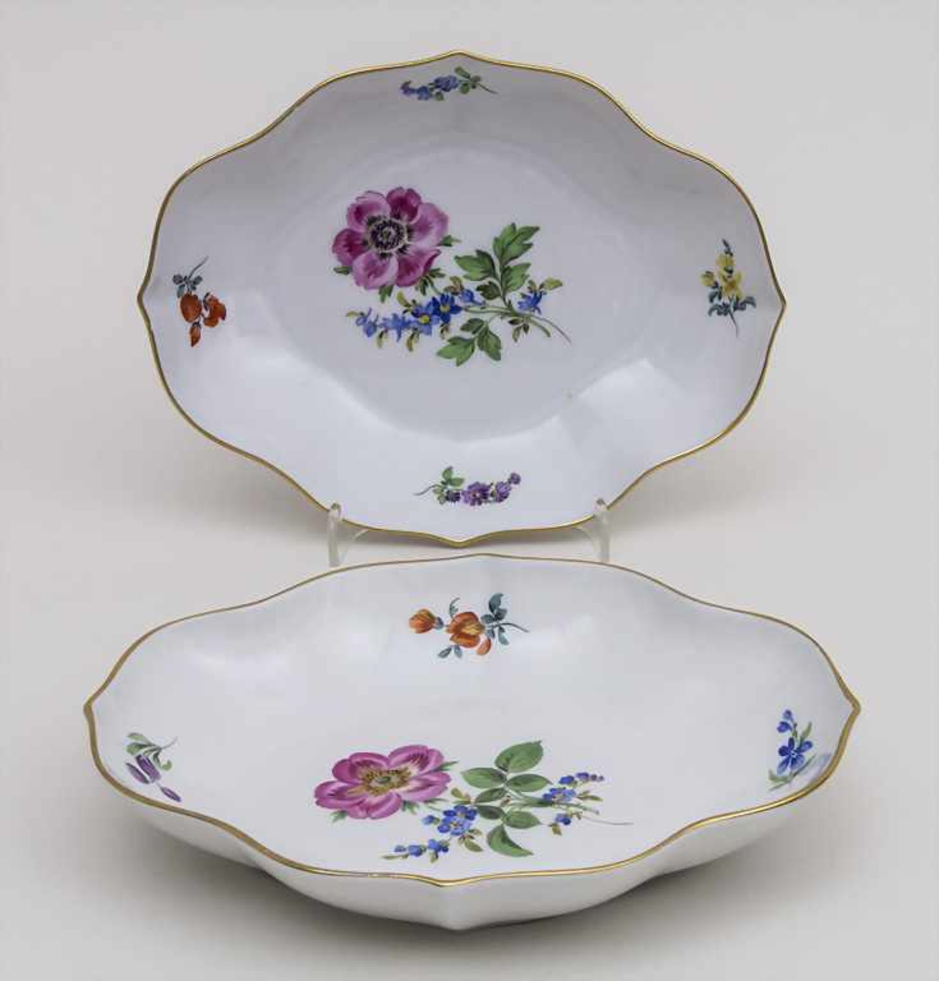 Paar ovale Schalen mit Anemone / A Pair Of Serving Bowls With Anemone, Meissen, Mitte 20. Jh.