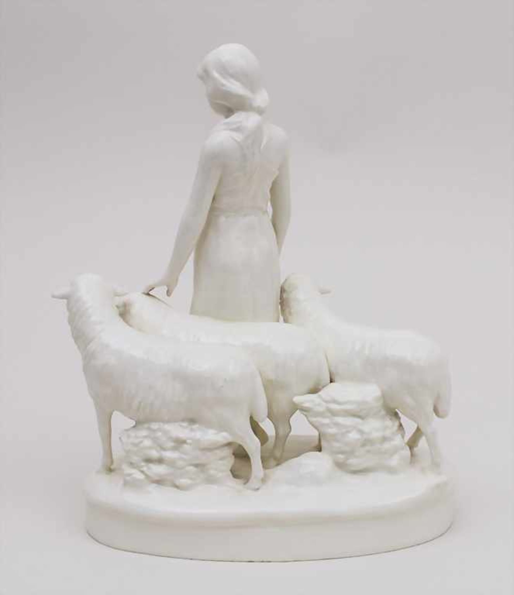 Figurengruppe Schäferin mit Schafen / Shepherdess With Sheeps, Royal Dux, Tschechien, 1919-1935 - Image 3 of 4