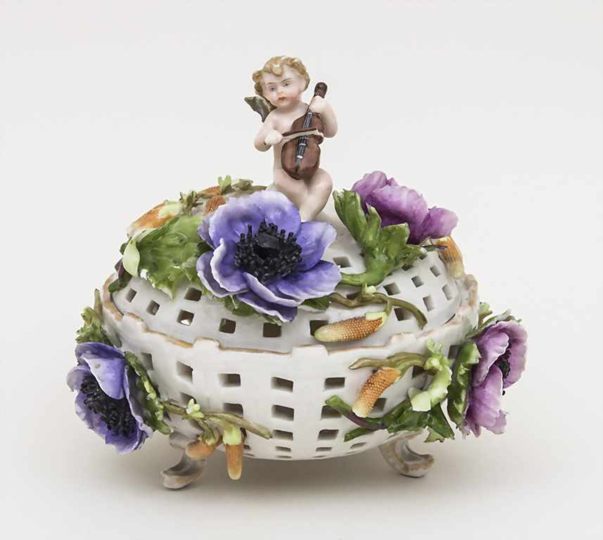 Deckeldose / Lidded Box, Schierholz, Plaue, um 1900 Material: Porzellan, farbig staffiert und