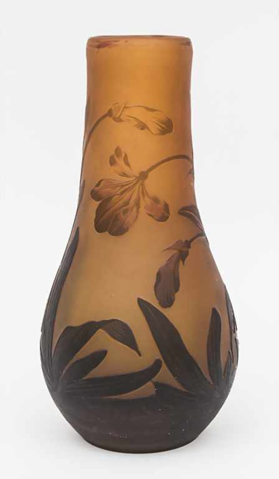 Glas-Ziervase mit Schwertlilien / a Cameo Glass Vase With Iris, Machin, 20. Jh. Material: - Image 3 of 3