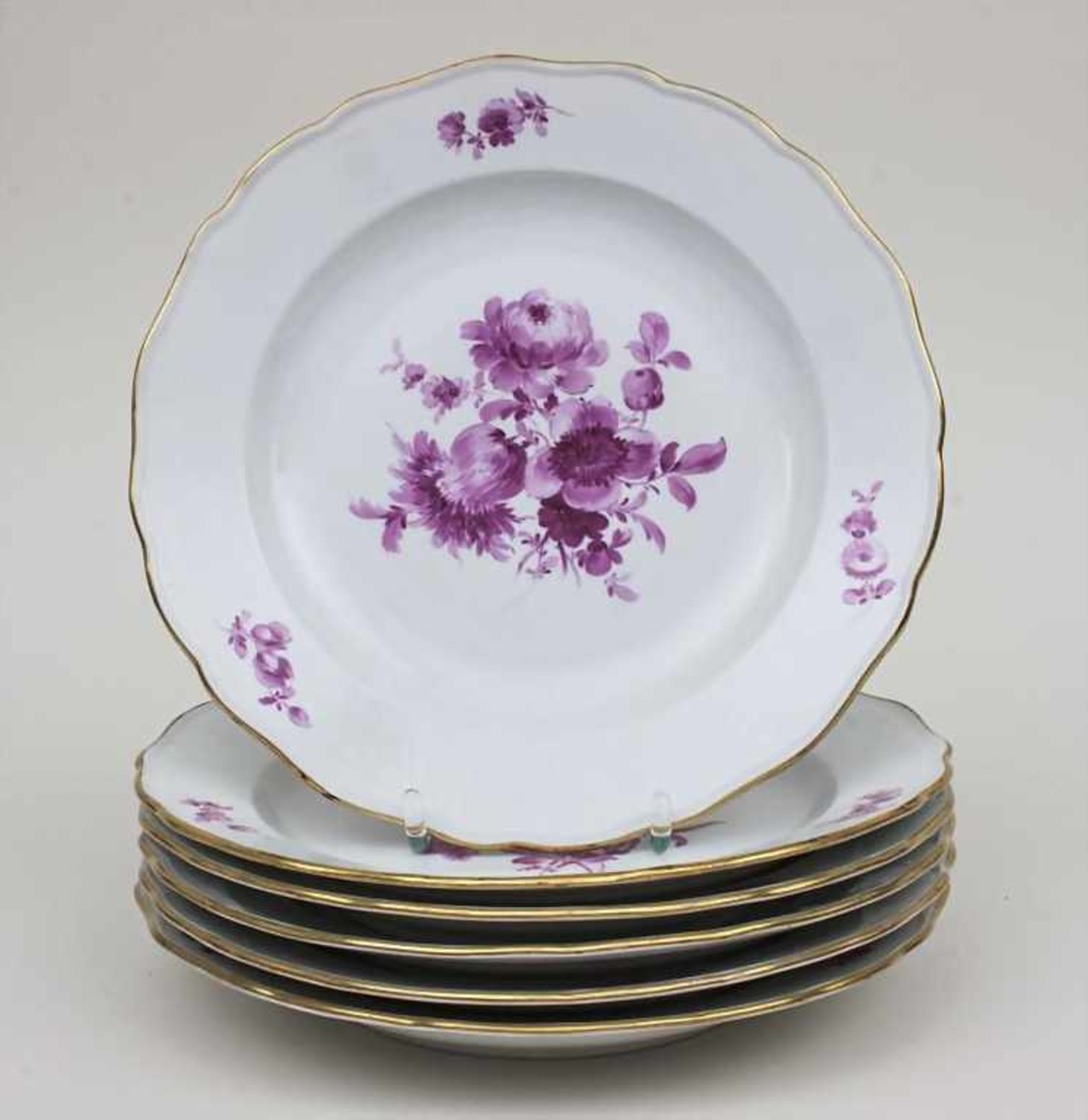 6 Teller mit Purpurmalerei / 6 Dinner Plates With Purple Decor, Meissen, ca. 1934-50 Material: