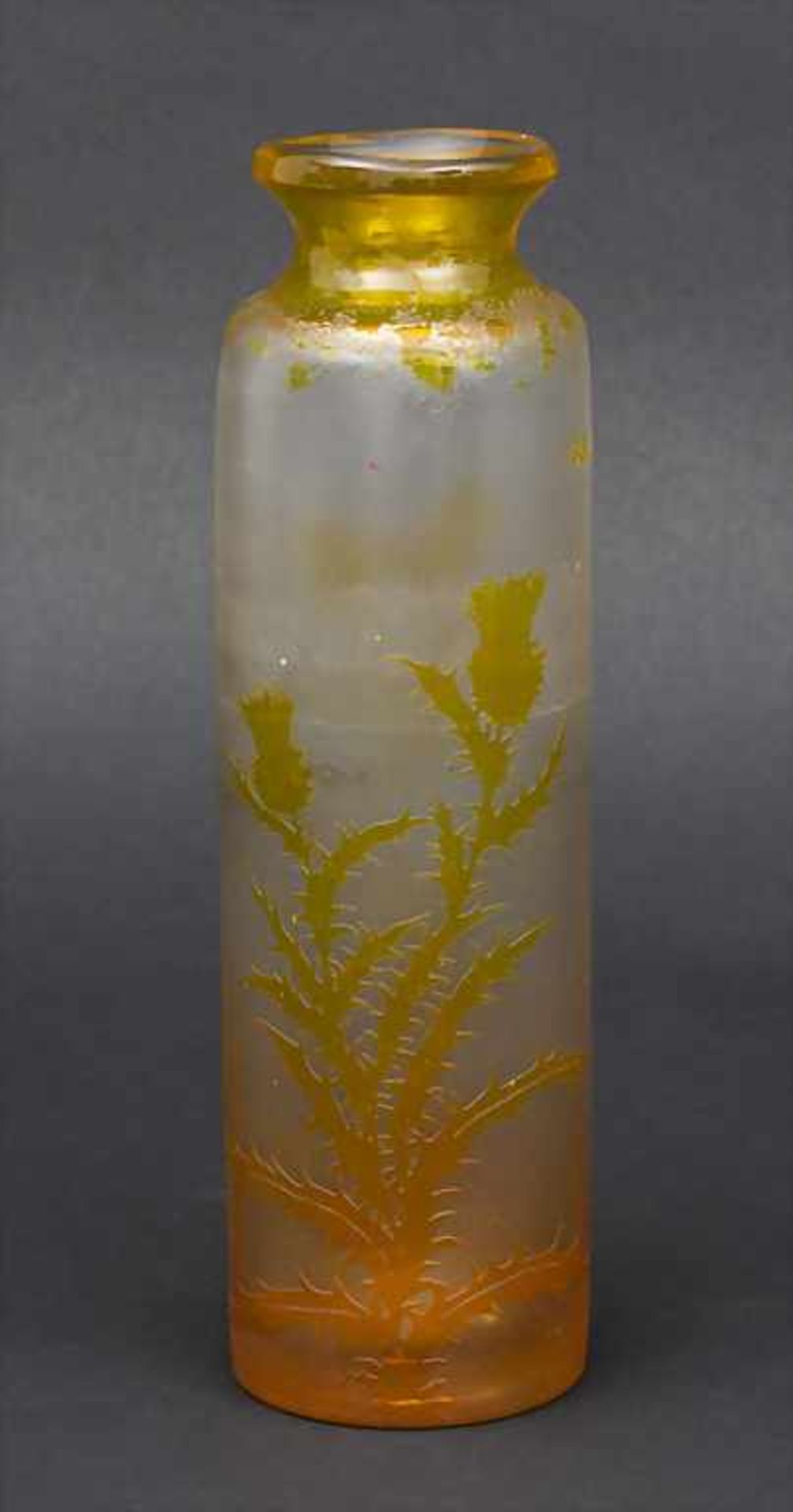 Glas-Ziervase mit Disteldekor / A Cameo Glass Vase With Thristles, Bendor, Marseille/Bouches de