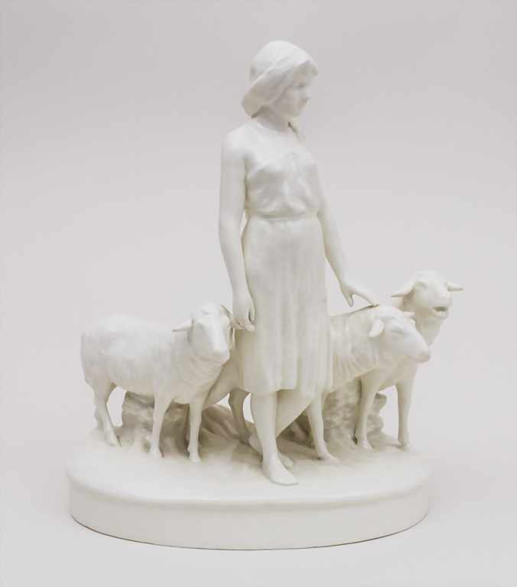 Figurengruppe Schäferin mit Schafen / Shepherdess With Sheeps, Royal Dux, Tschechien, 1919-1935