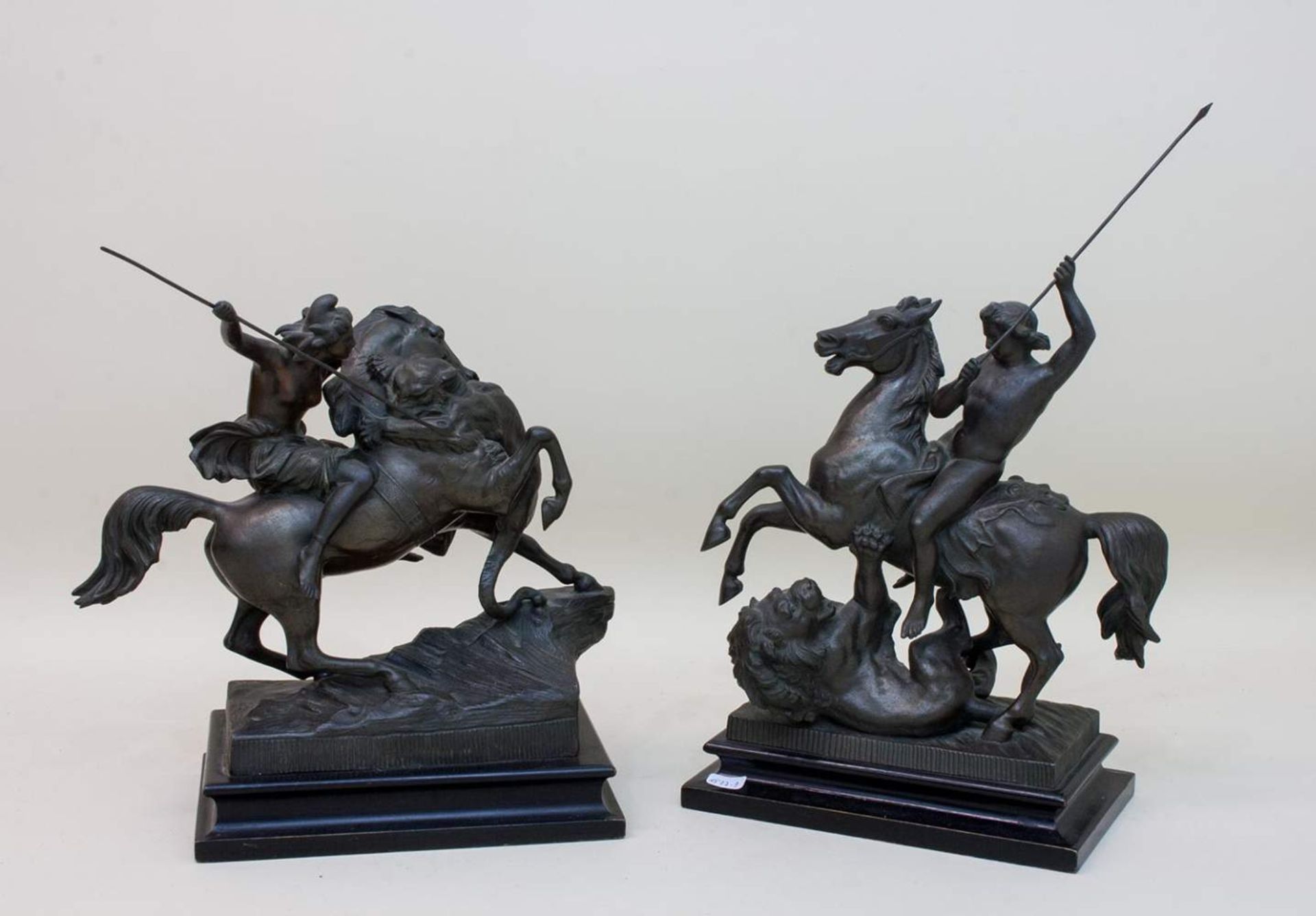 Paar Bronzefiguren Ende 19. Jh., Weißguss bronziert, Nachbildung des "Löwenkämpfers" nach Albert