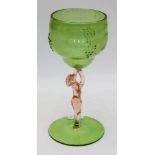 Weinkelch Glaskunst Lauscha, Grünglas, mundgeblasen, mit halbplastischem Rebendekor, Stengel