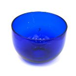 Konfektschale 19. Jh., Blauglas, ausgemugelter Abriß, H. 8,5 cm, D. 12 cm, mit Glasfehler