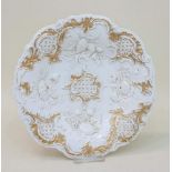 Prunkteller um 1880, Porzellanmanufaktur Meissen, Weißporzellan, mit halbplastischem floralen Dekor,
