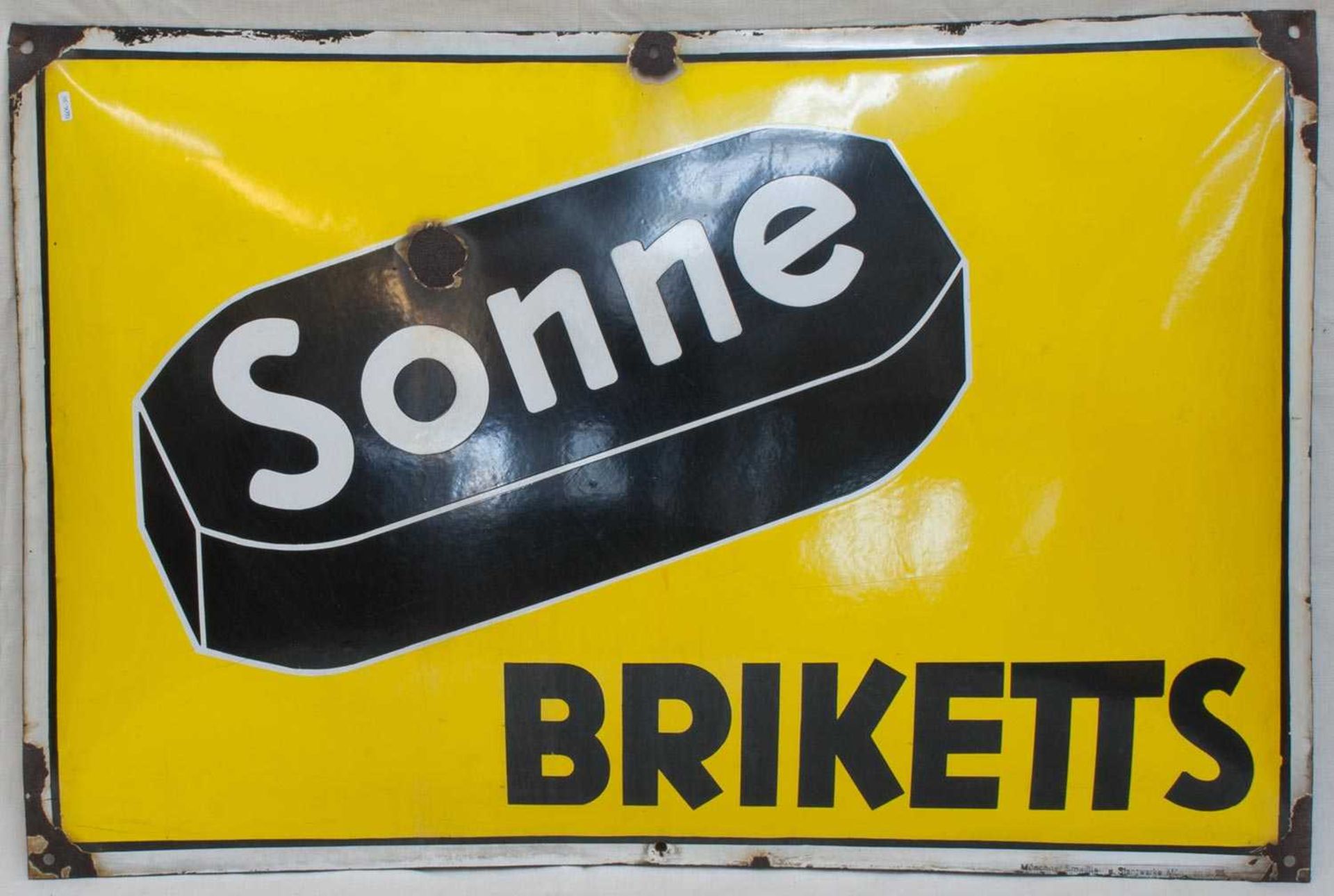 Reklameschild um 1960er Jahre, "Sonne Briketts", Eisen emailiert, gewölbte Form, Hersteller