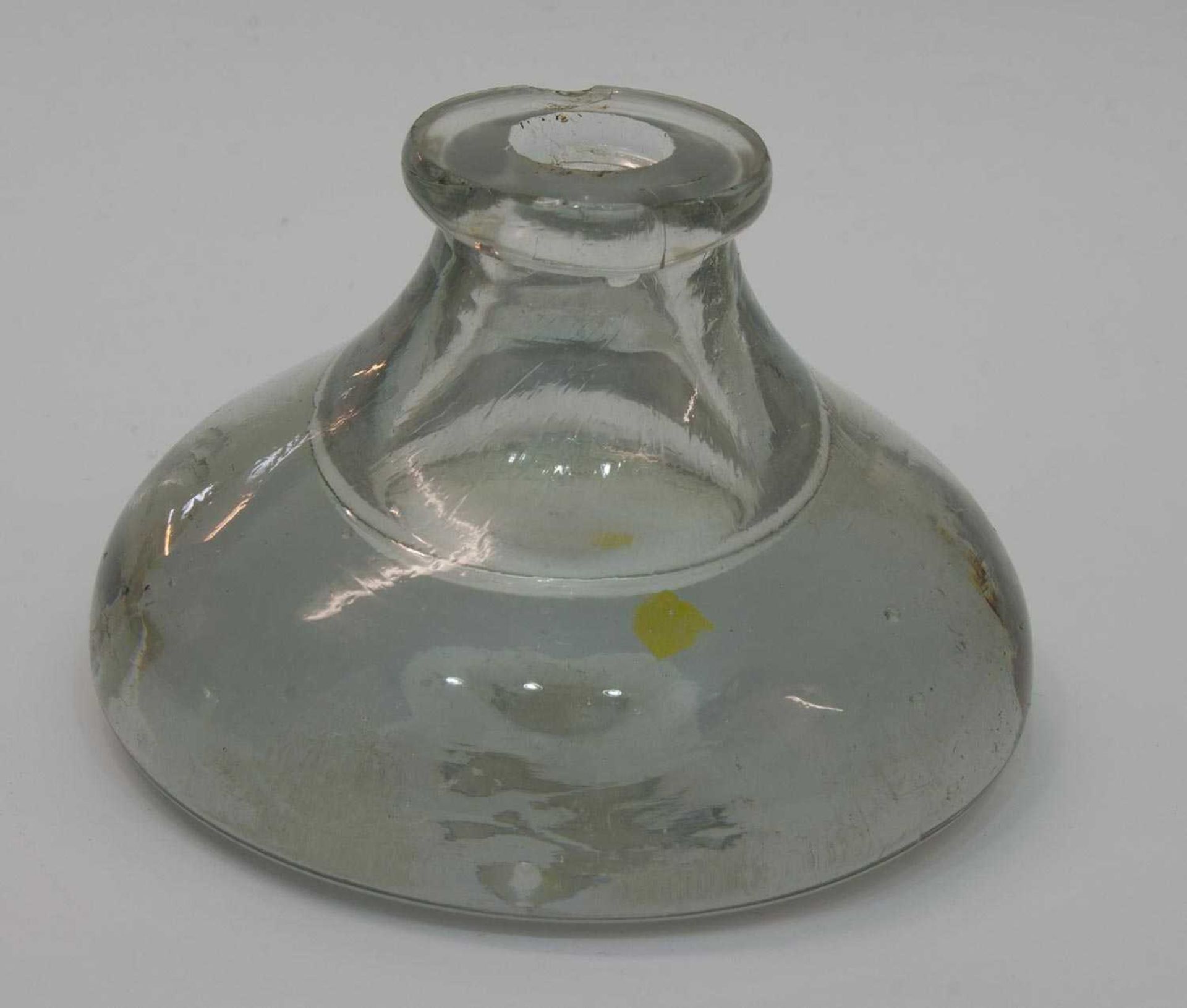 Biedermeier - Tintenfaß norddeutsch um 1820, schweres mundgeblasenes Glas, H. 7 cm, Randchip