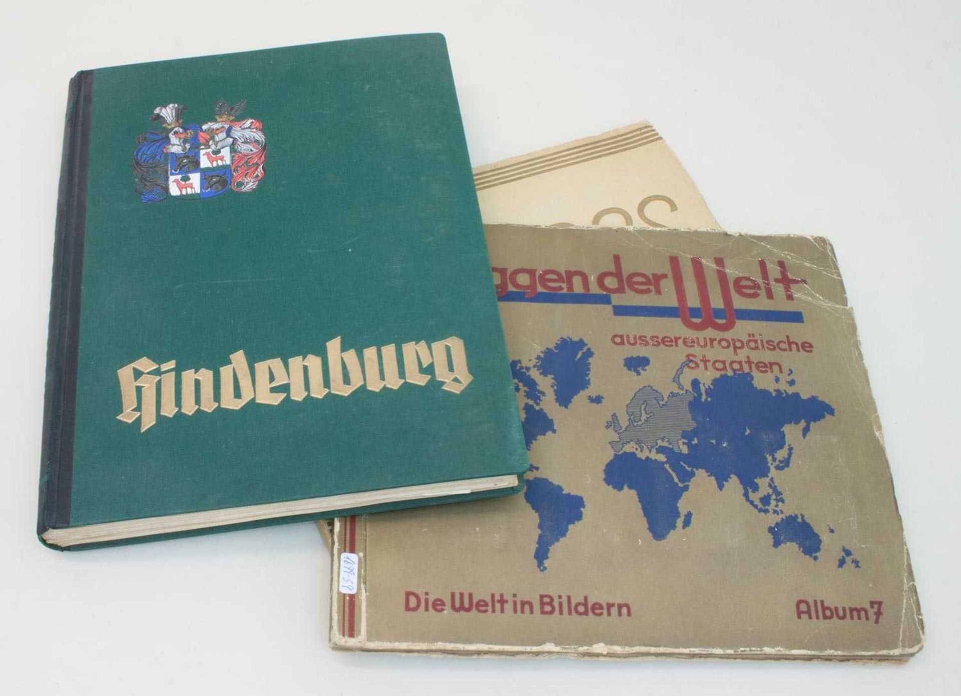 3 Zigarettenbilderalben Hindenburg/ Flaggen Europas u. Flaggen der Welt, nicht ganz komplett