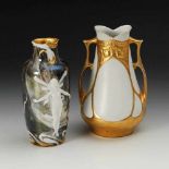 2 Jugendstil-Vasen. Ungemarkt, um 1900. 1x Balustervase mit lüstrierender Marmorglasur und