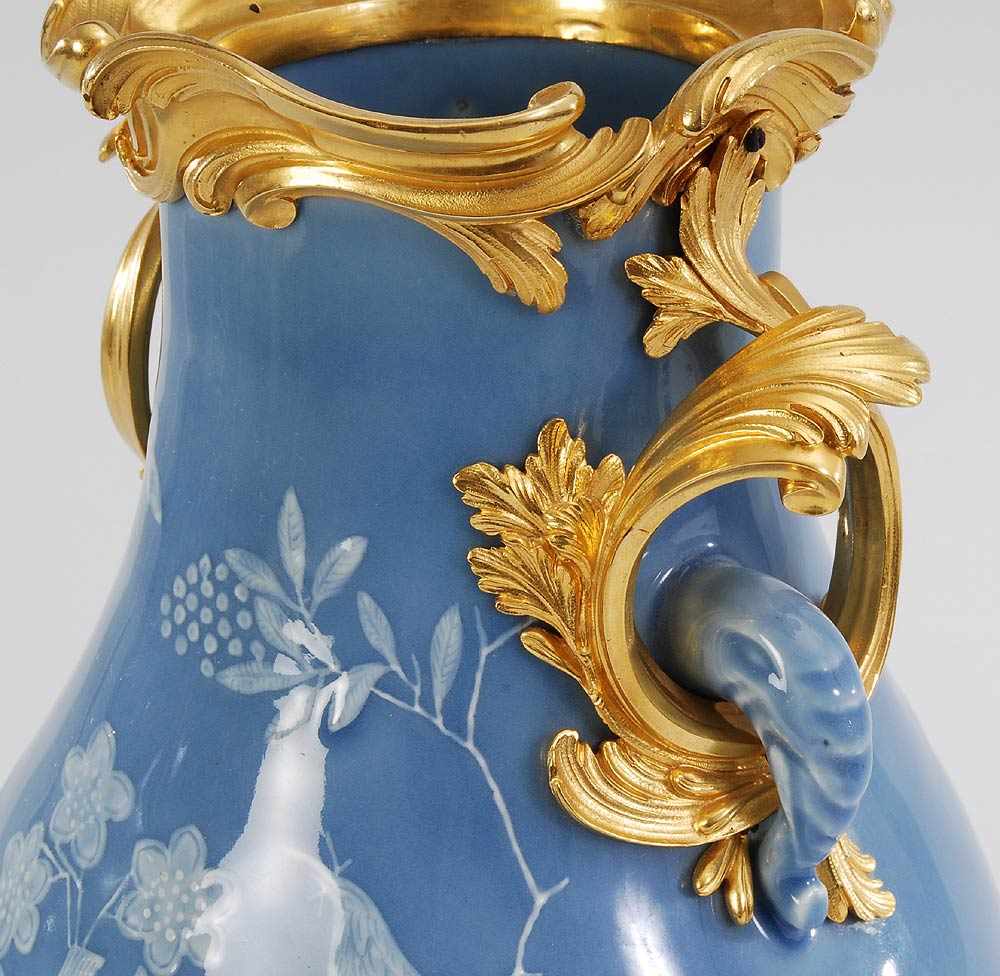 Frühe Pâte-sur-Pâte-Vase mit feuervergoldeter Metallmontierung. China, gemarkt Qianlong (1736 - 95). - Bild 5 aus 12