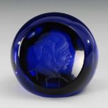 Paperweight mit dem Porträt des Kaisers Franz Joseph. 20. Jh. Kugeliger Briefbeschwerer aus