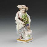 Gärtnermädchen, Meissen. Jubiläumsmarke 1910, 1. Wahl. Modell-Nr. G 8. Entwurf von Michel Victor