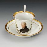 Porträttasse, Meissen. Blauschwerter, um 1815/20. Kratertasse mit hoch geschwungenem Henkel und