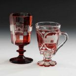 2 Ansichtengläser. 2. H. 19. Jh. Farbloses, teils rot gebeiztes Glas. Mit mattgeschliffenen,