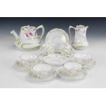 Jugendstil-Teeservice "Viola", Rosenthal. 14 Teile. Stempelmarke "BRC" und "R.C.", um 1900.