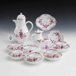 Kaffeeservice mit Purpurmalerei, Meissen. 16 Teile. Marcolini-Schwerter, 1774-1814. Mit gebrochen