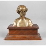Ferdinand Preiss, Mädchenbüste mit geflochtenem Haar um 1920, unsigniert, Bronze goldbronziert,