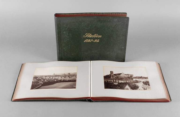 Zwei Fotobände "Italien 1892-93" ohne Orts- und Verlagsangaben, Großfolio-Format, 32 bzw. 36