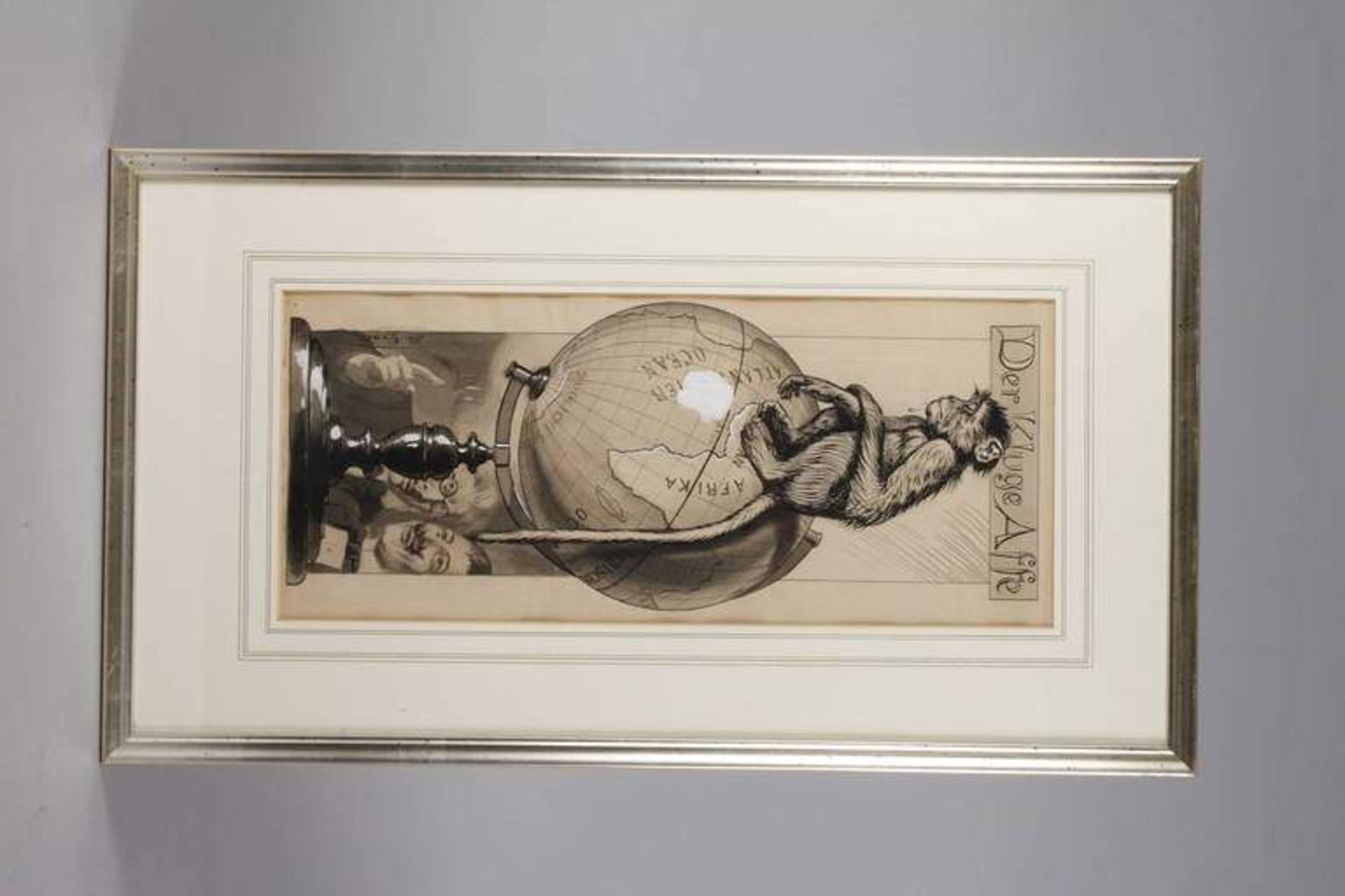 Theodor Grätz, "Der kluge Affe" auf einem Globus sitzendes weinendes Äffchen, Tuschezeichnung, - Bild 3 aus 3
