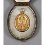 Aufwendiges Medaillon mit Perlen 2. Hälfte 19. Jh., großes Medaillon besetzt mit Blumenstrauß aus