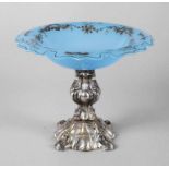 Tazza mit Silberfuß Mitte 19. Jh., Schale aus hellblauem Milchglas mit floraler Emaillemalerei,