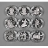 Neun Silberdollar USA 1995-2001, darunter Kennedy, Olympia, Architektur, D je 38 mm, G je 26,7 g,