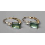 Paar Ohrringe mit Smaragd 2. Hälfte 20. Jh, Gelbgold gestempelt 14 k = 585/1000, jeweils besetzt mit