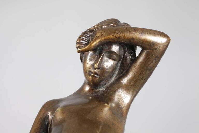 Stehender Mädchenakt um 1900, unsigniert, Bronze, dunkel patiniert, junges Mädchen, den Arm - Image 5 of 6