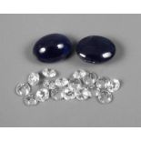 18 Brillanten und zwei Saphircabochons gesamt ca. 0,96 ct, if/TW und zwei Saphircabochons, je ca.