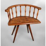 Spinnstuhl wohl Schwäbische Alb, um 1800, Eiche massiv, extra breiter Stuhl mit halbrunder