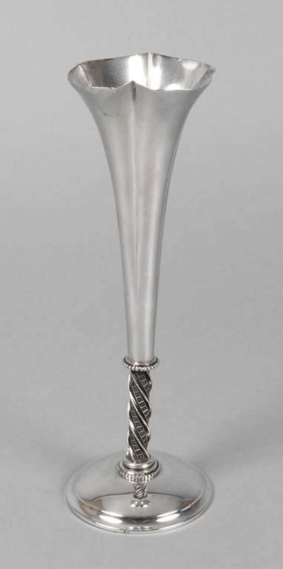 Silber Vase 1920er Jahre, unleserlich gestempelter Dianakopf, dreieckige Herstellermarke,