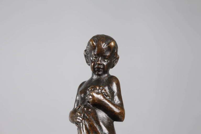 Faun mit Weintrauben um 1900, unsigniert, Bronze dunkel patiniert, Faun als Bacchant mit Weintrauben - Image 3 of 3