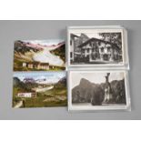 Kleines Postkartenalbum Alpen vorw. Österreich, um 1930, ca. 60 Ansichtskarten, vorw. Fotodruck,