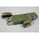 Reiseschreibzeug Paris, um 1780, mehrfach gemarkt Mouillez a Paris, langrechteckiges Etui mit grüner