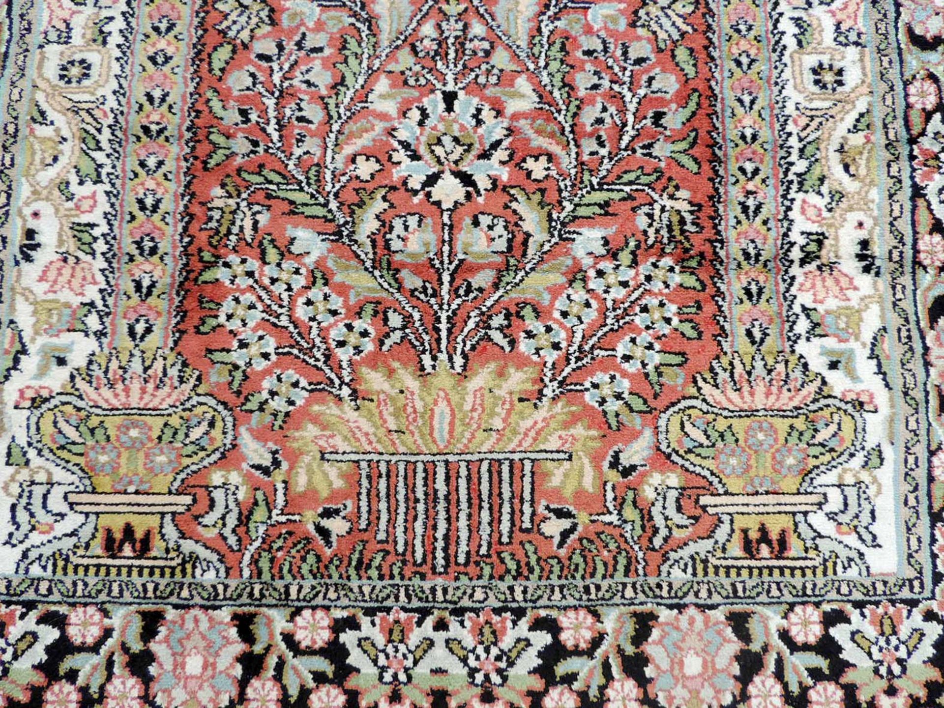 Kaschmir, Indien. Fein.150 cm x 92 cm. Handgeknüpfter Manufakturteppich. Flor mit echter Seide auf - Bild 11 aus 12