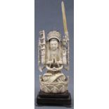 Göttin mit Schwert auf Holzsockel. Wohl China.24 cm hoch.Goddess with a sword on a wooden base.