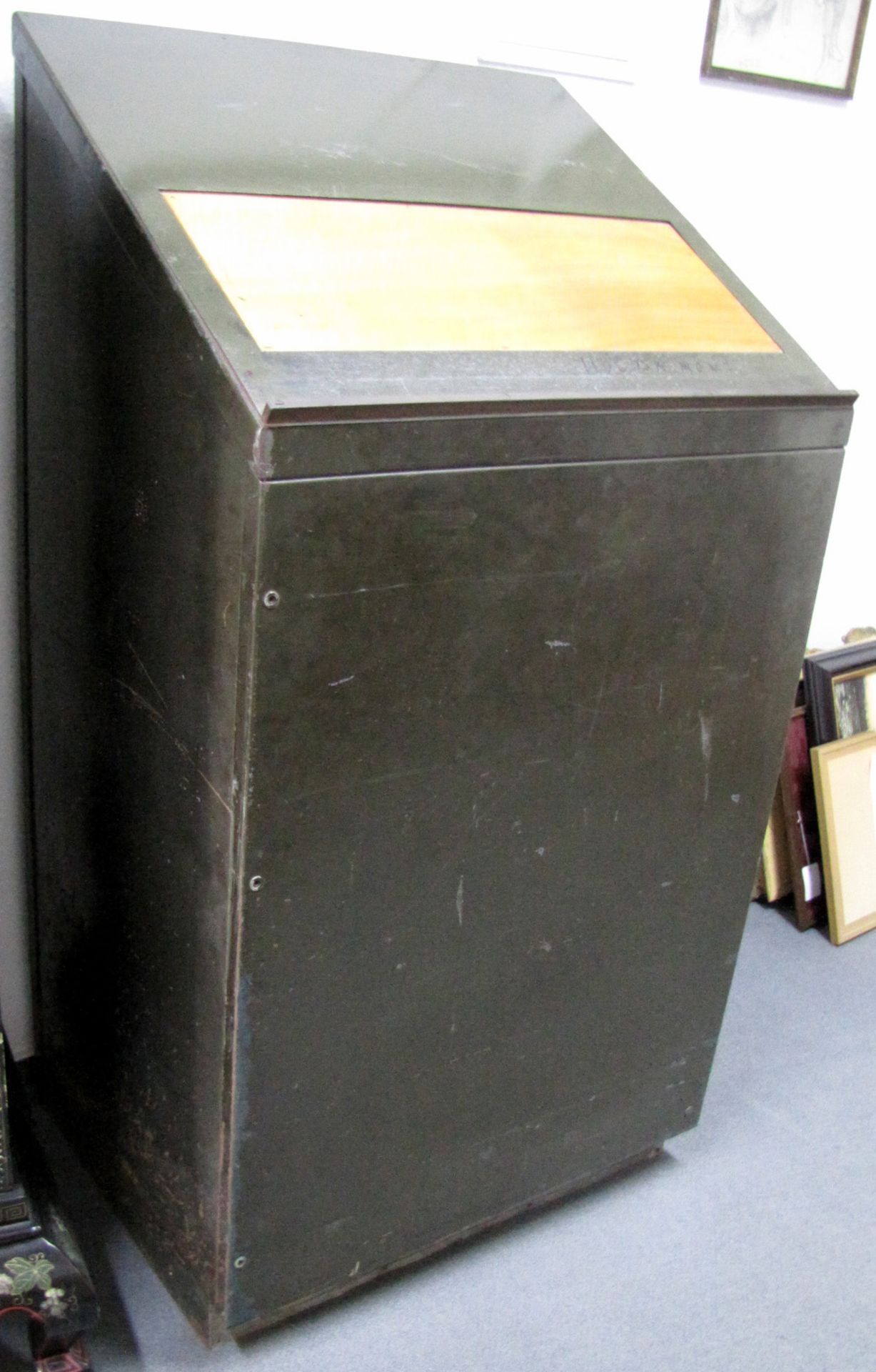 Schubladenschrank, original Druckerei-Schrank, Grafikschrank, alt.Höhe vorne 109 cm, hinten 142,5 cm - Bild 5 aus 9