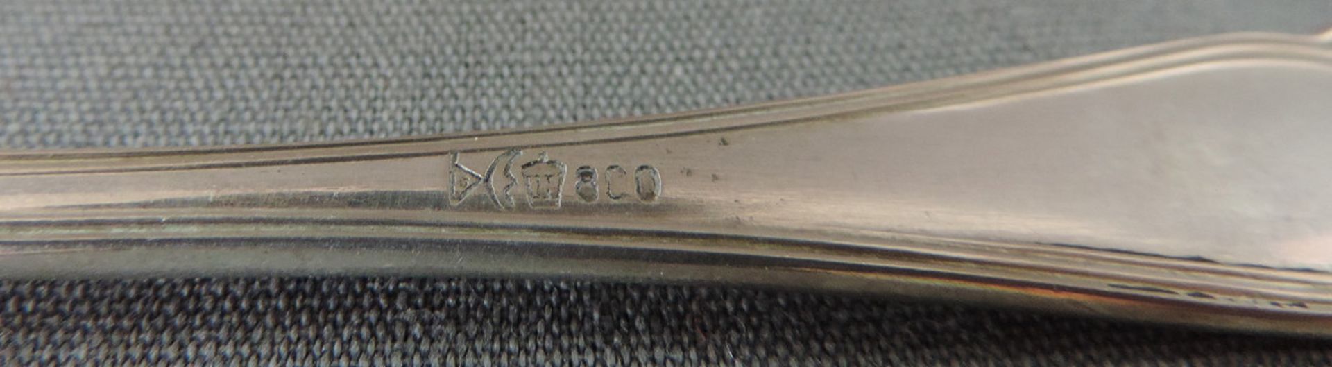 Silber 800 Fisch-Besteck, bestehend aus 12 Messern und 12 Gabeln.Punzen. 1320 Gramm.Silver 800 - Bild 4 aus 4